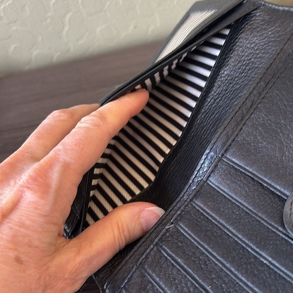 Kate Spade Black Leather Large Bi-fold Wallet - Picture 5 of 9